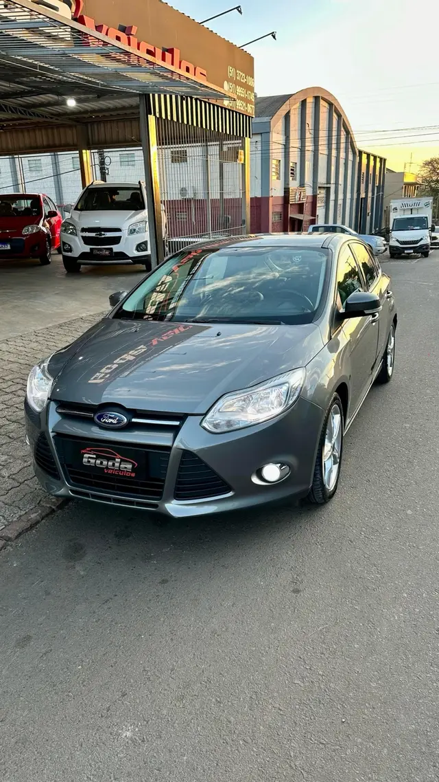 Carro Ford Focus Hatch 2015 SE 2.0 16V PowerShift