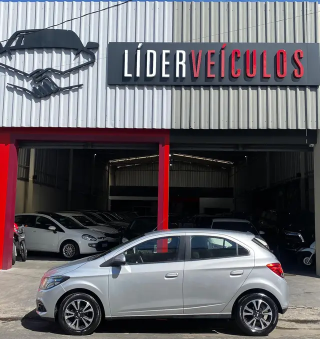 Carro Chevrolet Onix 2014 HATCH LTZ 1.4 8V FlexPower 5p Mec.