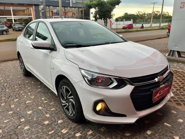 Carro Chevrolet Onix Plus 2024 LT 1.0
