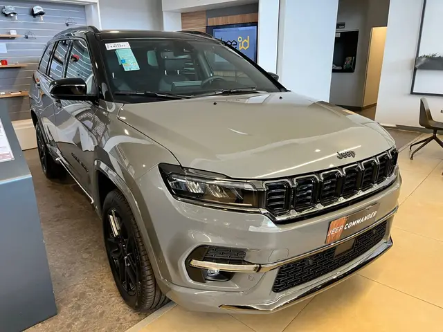 Carro Jeep Commander 2025 Blackhawk 2.0 Hurricane
