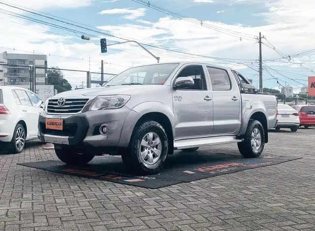 Carro Toyota Hilux Cabine Dupla 2015 Hilux 2.7 SR CD 4x2 (Flex) (Aut)