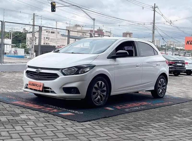 Chevrolet Onix Plus JOY Plus 1.0 8V 4p Flex Mec.