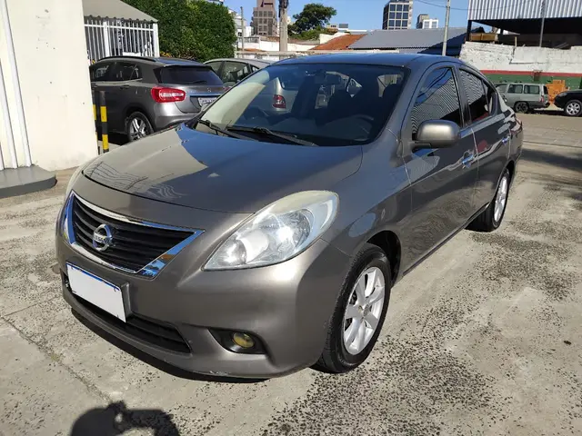 Carro Nissan Versa 2013 1.6 16V SL (Flex)