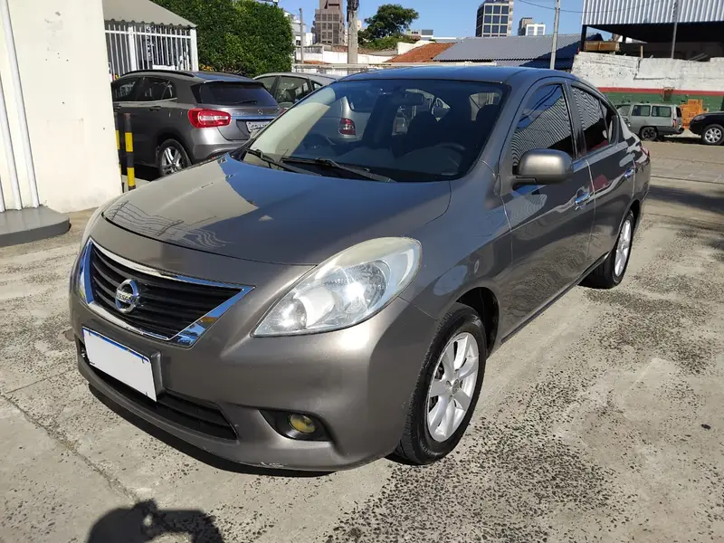 Nissan Versa 1.6 16V SL (Flex)