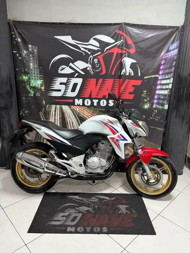 Carro Honda CB 300R 2015 Standard