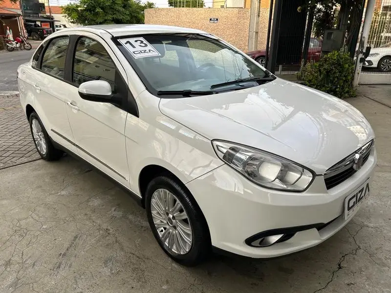 Fiat Siena Essence 1.6 16V (Flex)