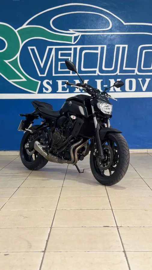 Carro Yamaha MT-07 2025 ABS