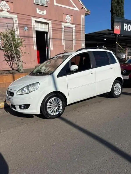 Carro Fiat Idea 2012 Attractive 1.4 8V (Flex)