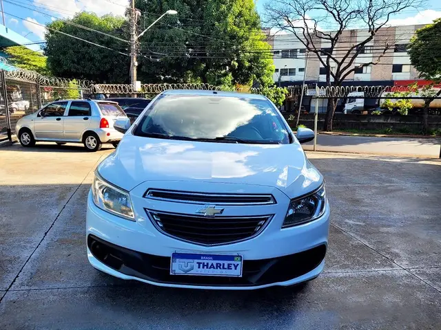 Carro Chevrolet Onix 2013 1.0 LT SPE/4