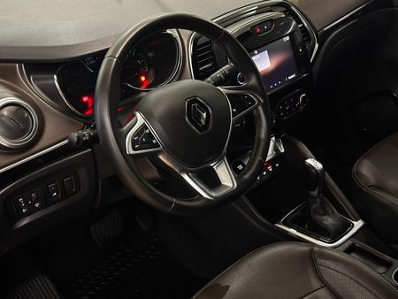 Captur Iconic 1.3 TB 16V Flex 5p Aut.