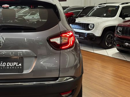 Captur Iconic 1.3 TB 16V Flex 5p Aut.