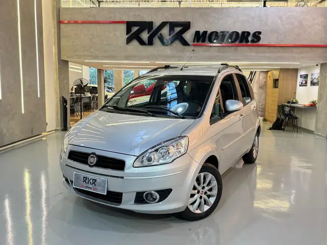 Carro Fiat Idea 2013 Attractive 1.4 8V (Flex)