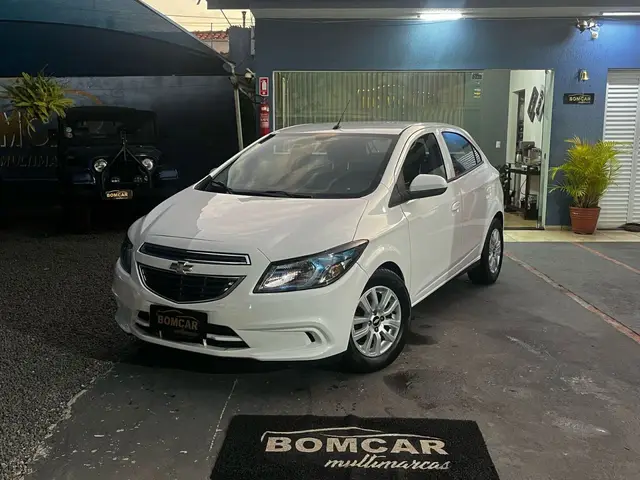 Carro Chevrolet Onix 2014 1.4 LT SPE/4 (Aut)