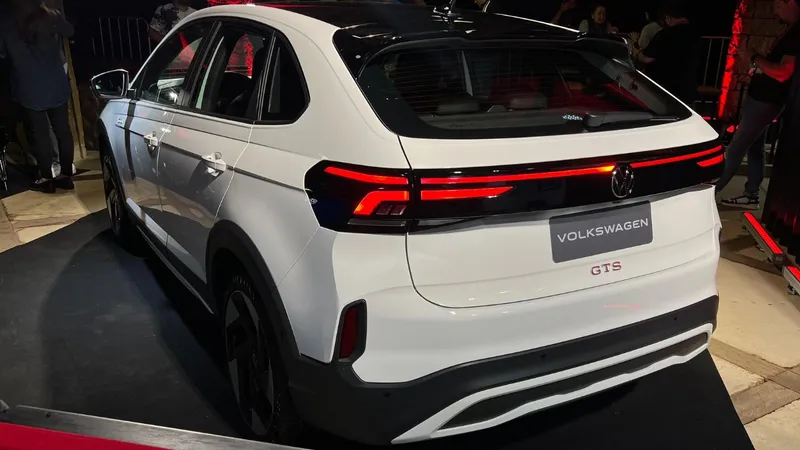 O que o VW Nivus GTS 2026 traz que o Fastback Abarth esquece