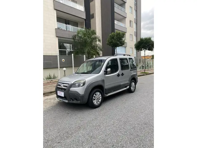 Carro Fiat Doblò 2016 Adventure 1.8 16V (Flex)