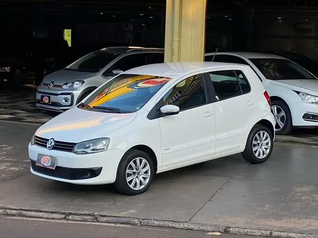 Carro Volkswagen Fox 2014 1.0 TEC (Flex) 4p