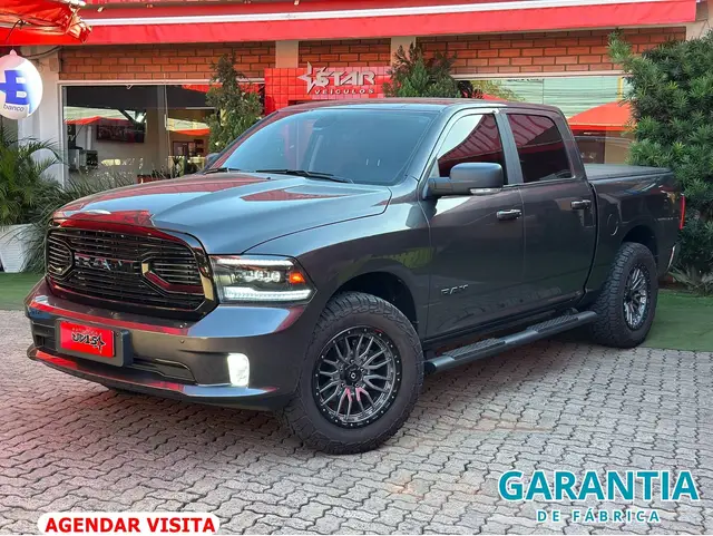 Carro RAM Classic 2023 Laramie 5.7