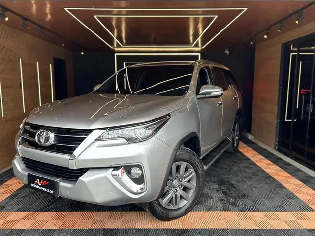 Carro Toyota SW4 2016 2.8 TDI SRX 7L 4x4 (Aut)