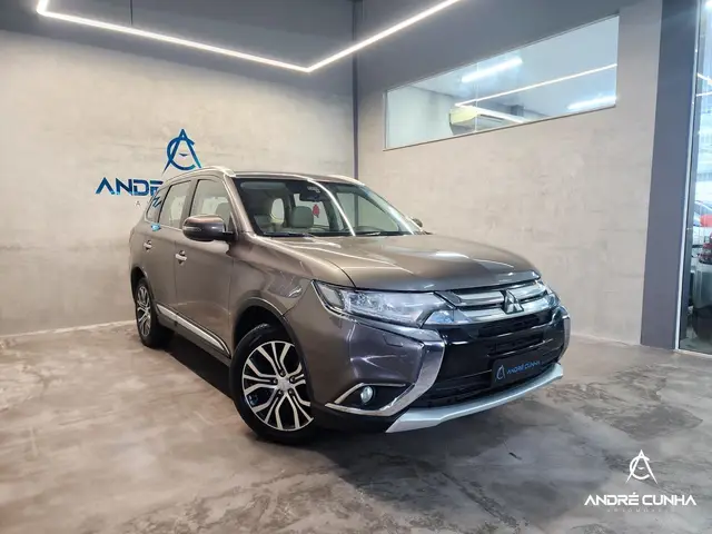Carro Mitsubishi Outlander 2018 2.2 DI-D Mid 4WD