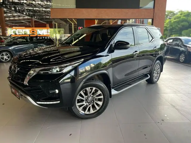 Carro Toyota SW4 2022 SRX 2.8 turbodiesel 7L 4x4 (Aut)