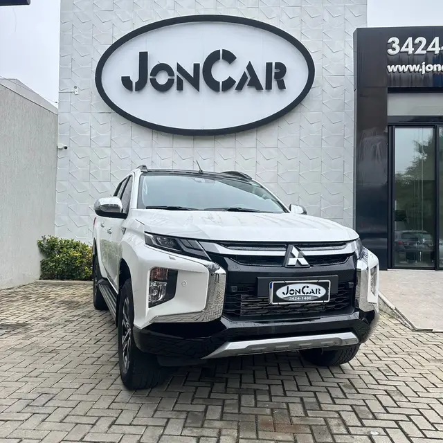 Carro Mitsubishi Triton 2025 HPE-S