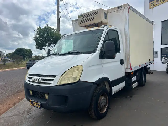 Carro Iveco Daily Chassi 2012 55C17 CS 3750