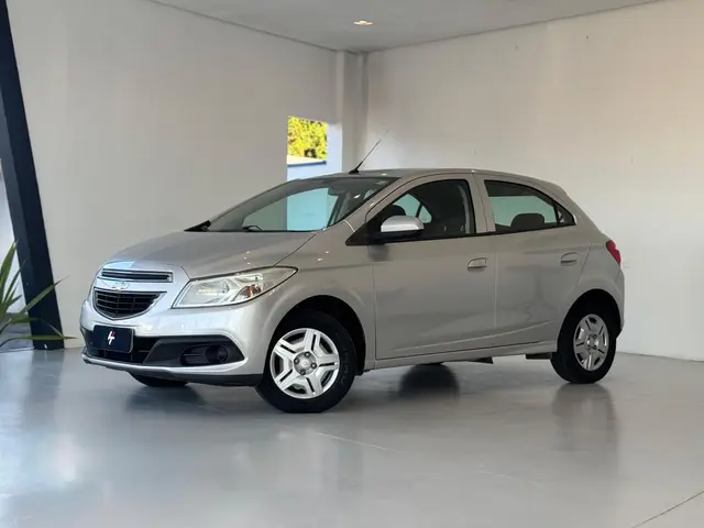 Carro Chevrolet Onix 2013 1.0 LT SPE/4