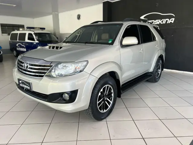 Carro Toyota Hilux SW4 2013 SRV 3.0 TDI 4X4 (5 Lugares)