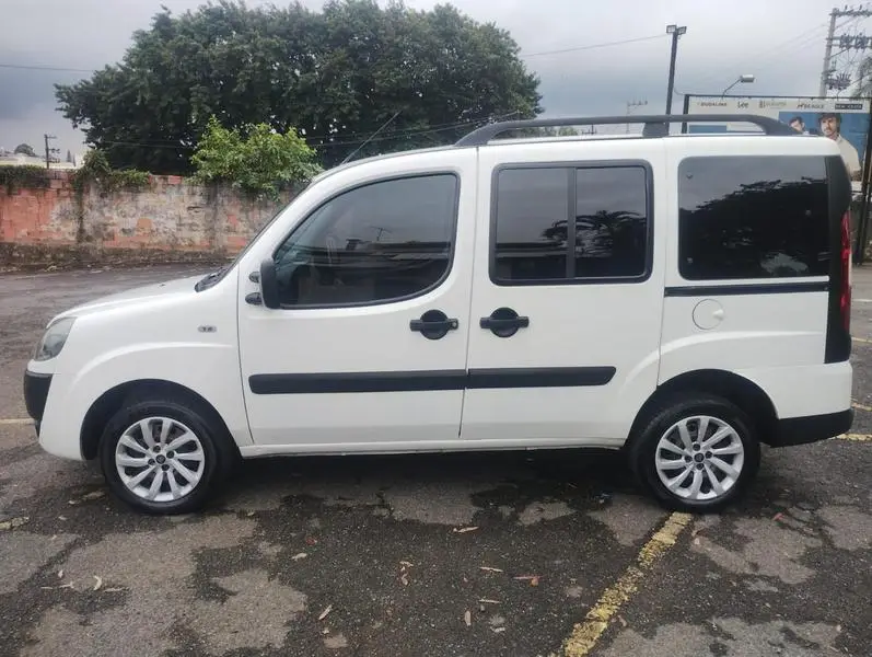 Fiat Doblò Essence 1.8 16V (Flex)