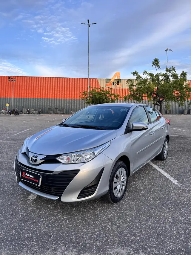 Carro Toyota Yaris Sedan 2021 1.5 XL Live (Flex)
