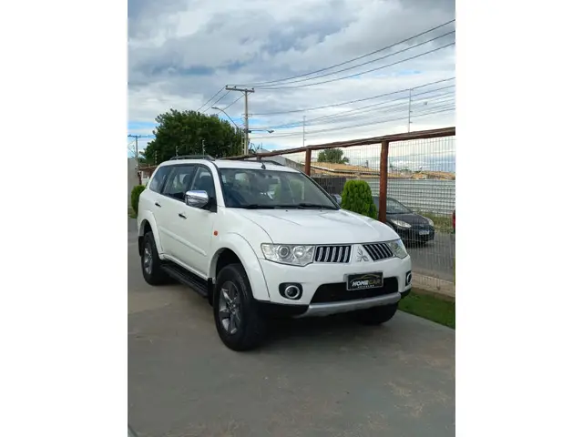 Carro Mitsubishi Pajero Dakar 2013 3.2 HPE 4WD (aut)