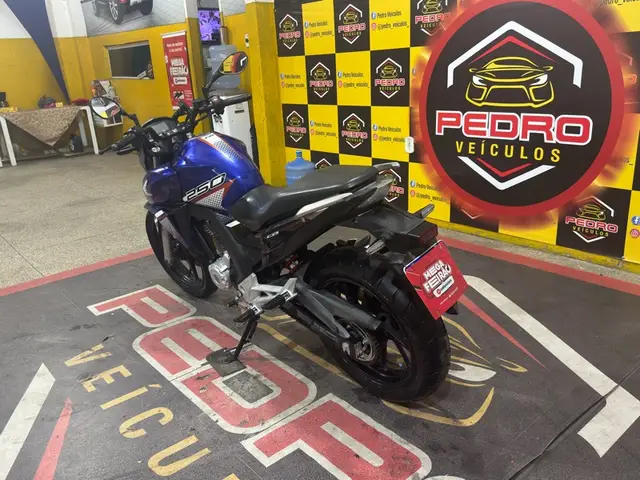 Carro Honda CB 250F Twister 2022 (CBS)