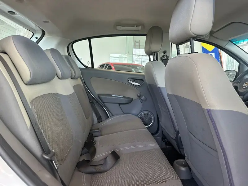 Fiat Palio Essence 1.6 16V (Flex)