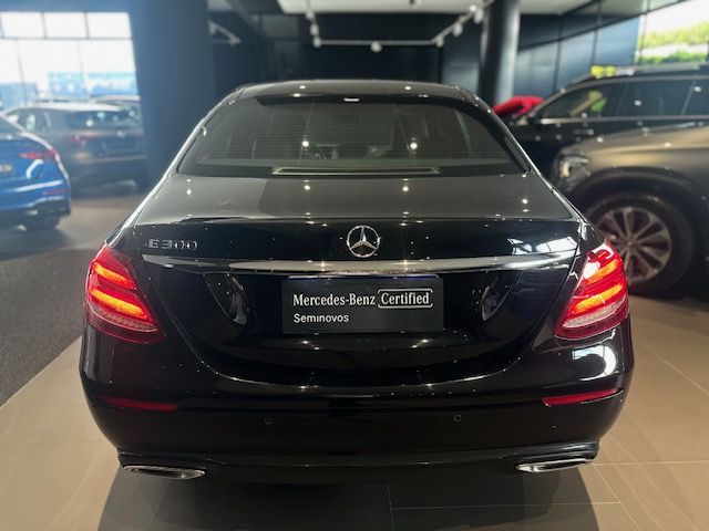 E 300 Avantgarde Sport 2.0 Turbo Gasolina (Aut)