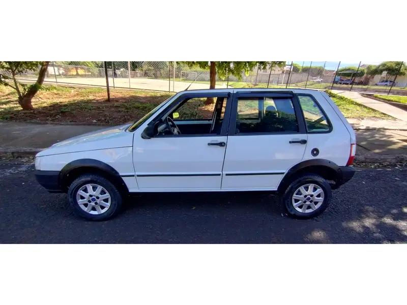 Fiat Uno Mille Fire 1.0 (Flex) 4P
