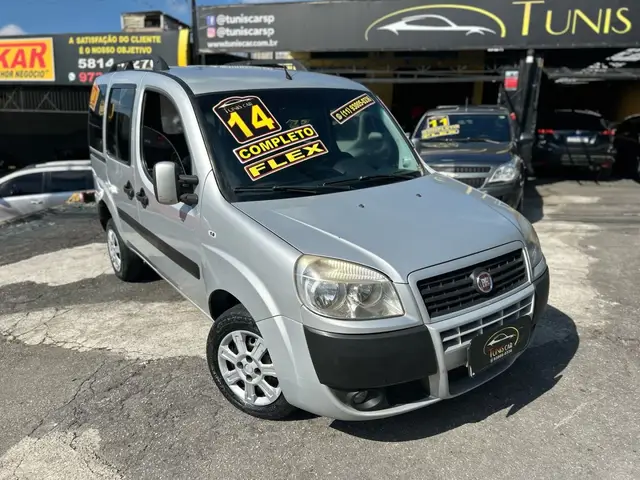 Carro Fiat Doblò 2014 Essence 1.8 16V (Flex)