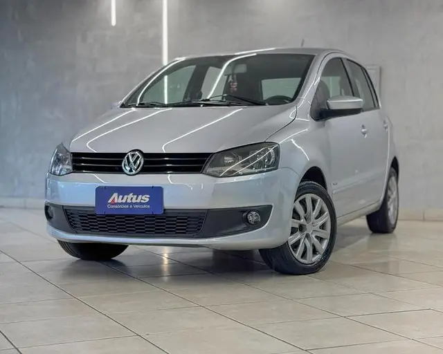 Carro Volkswagen Fox 2011 1.0 8V (Flex) 4p