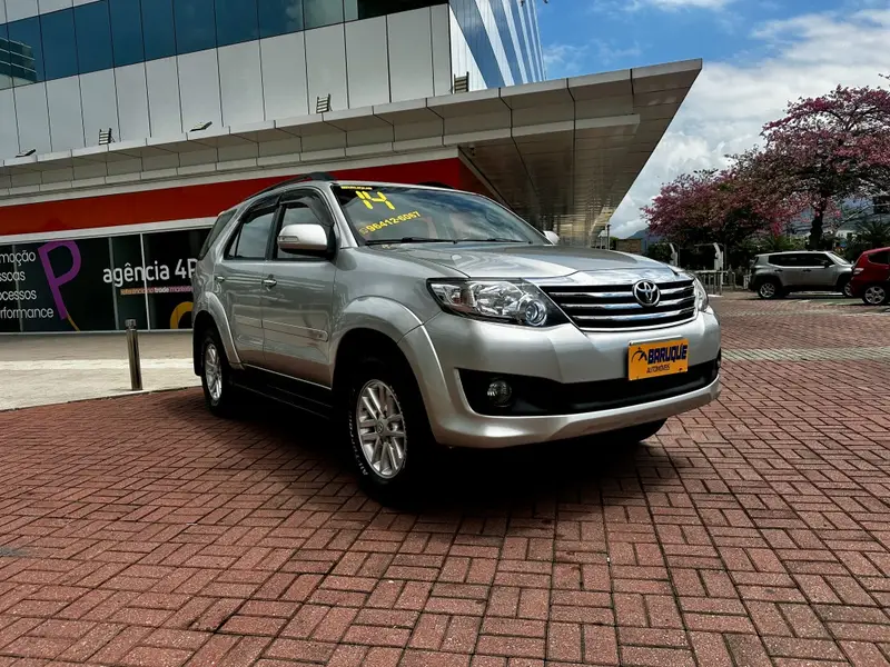 Toyota Hilux SW4 2.7 4x2 SR (Flex)
