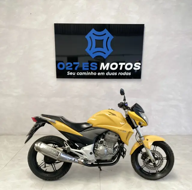 Moto Honda CB 300R 2011 Standard
