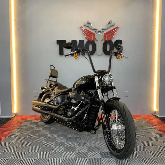Carro Harley-Davidson Softail 2018 Street Bob