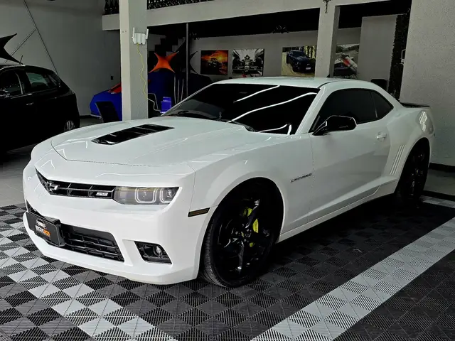 Carro Chevrolet Camaro 2015 SS 6.2