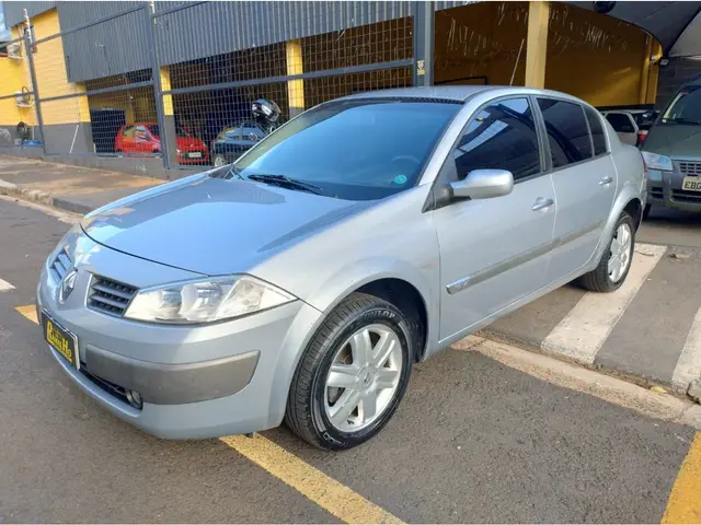 Carro Renault Megane Sedan 2008 Mégane Sedan Dynamique 1.6 16V (flex)