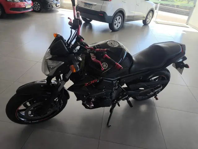 Carro Yamaha XJ6 N 2012 XJ6 N 600