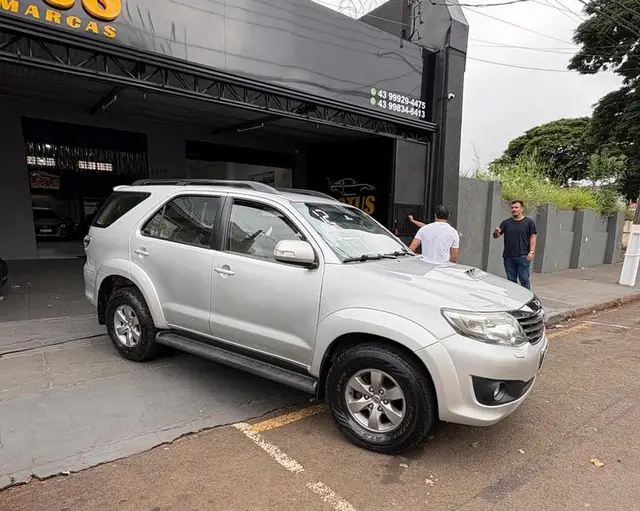 Carro Toyota Hilux SW4 2012 SRV 3.0 4X4 (7 Lugares)