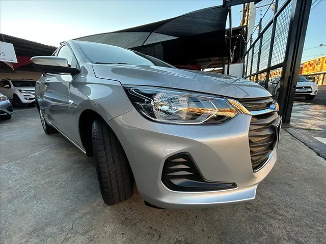 Carro Chevrolet Onix 2023 LT 1.0