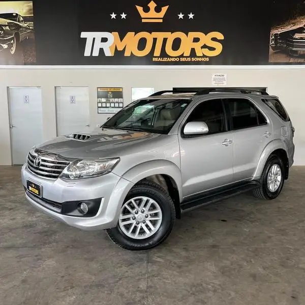 Carro Toyota Hilux SW4 2013 SRV 3.0 TDI 4X4 (5 Lugares)