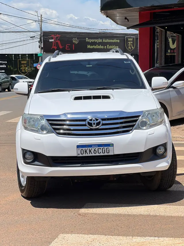 Carro Toyota Hilux SW4 2012 SRV 3.0 4X4 (7 Lugares)