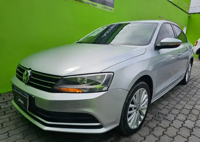 Carro Volkswagen Jetta 2016 2.0 Comfortline Tiptronic (Flex)