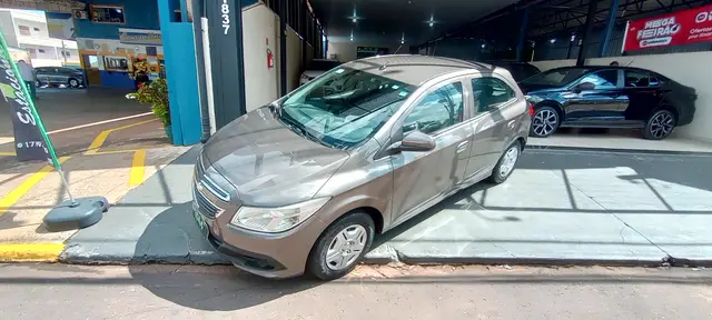 Carro Chevrolet Onix 2014 1.0 LT SPE/4