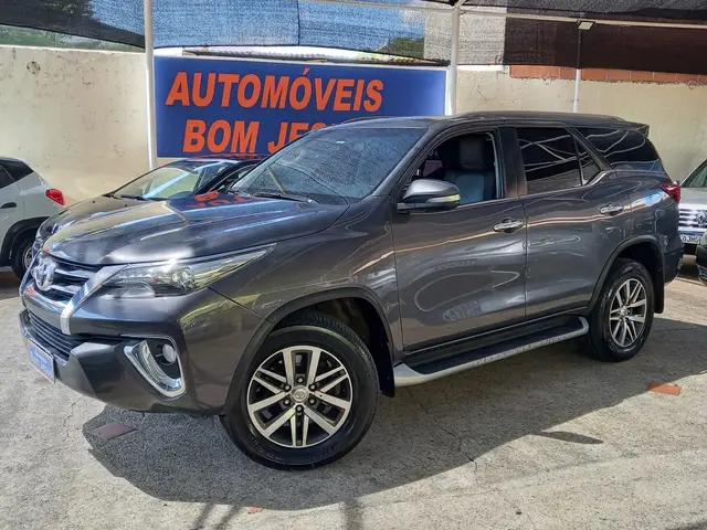 Carro Toyota SW4 2017 2.8 TDI SRX 7L 4x4 (Aut)